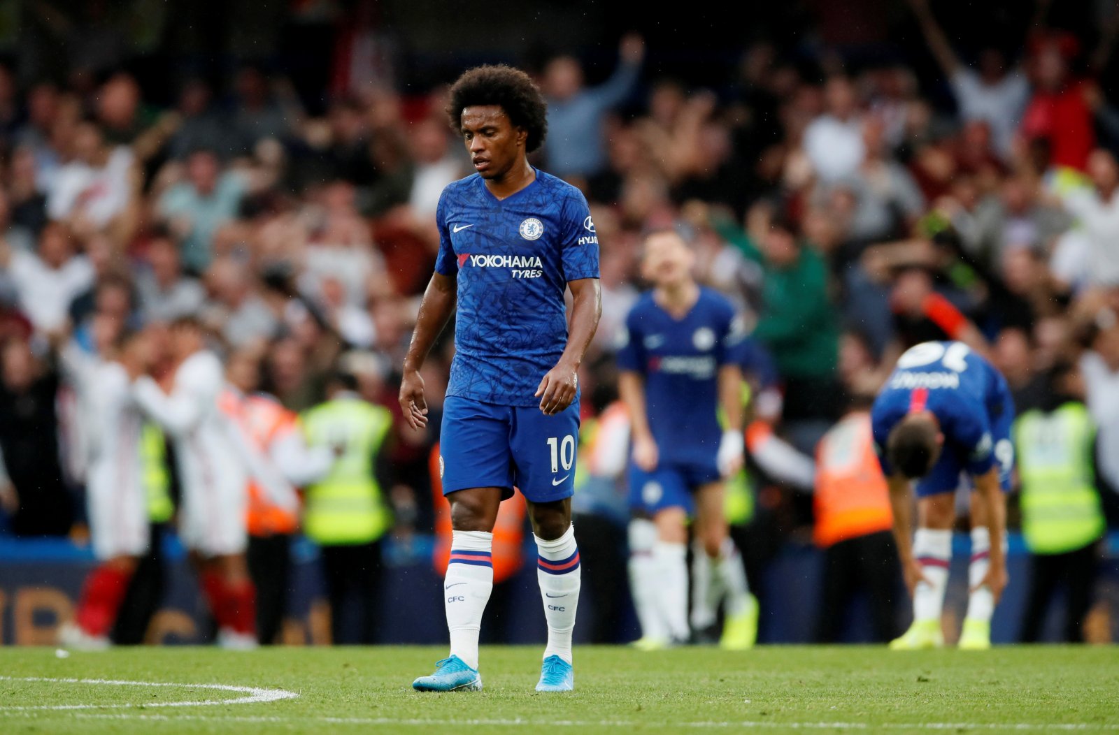 Willian claims he could leave Chelsea over contract issues